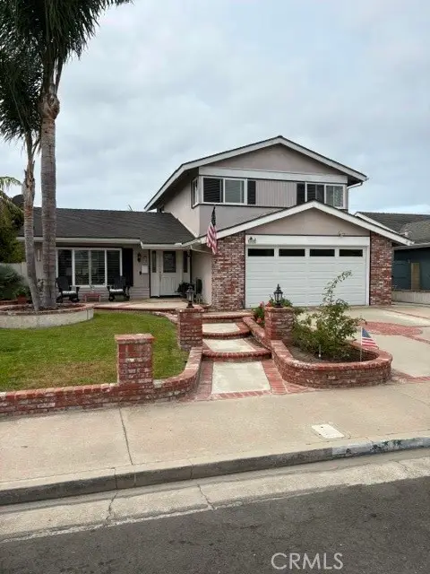 10142 Cliff Drive, Huntington Beach, CA 92646
