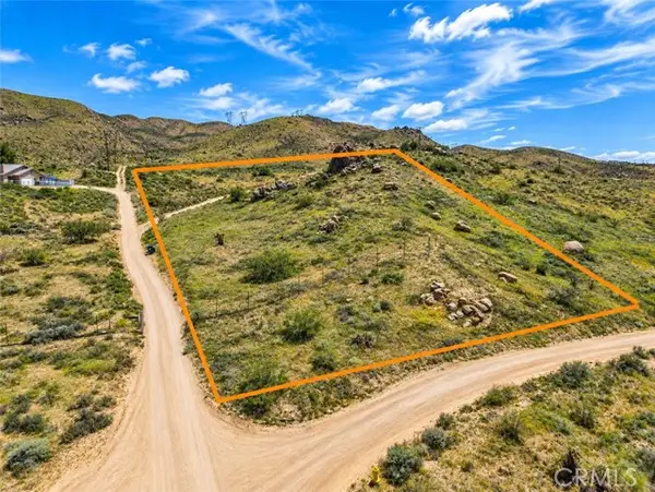 46 Loma Vista Road, Apple Valley, CA 92307
