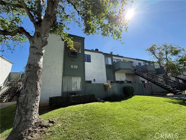 619 Bristol  #23, Santa Ana, CA 92703
