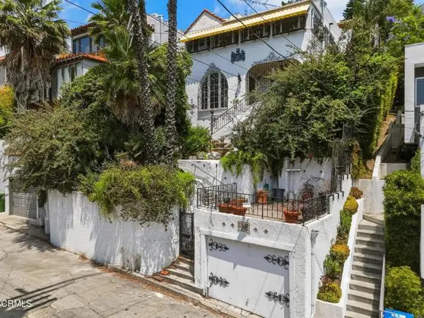 3911 De Longpre Avenue, Los Angeles, CA 90027