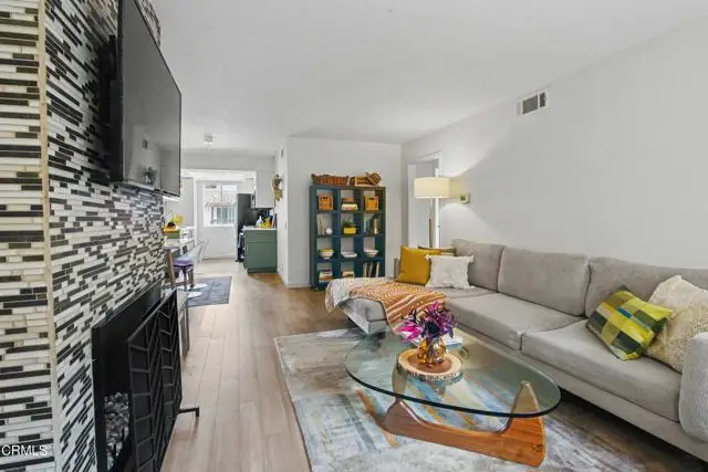 10960 Bluffside  #102, Studio City, CA 91604 - #2