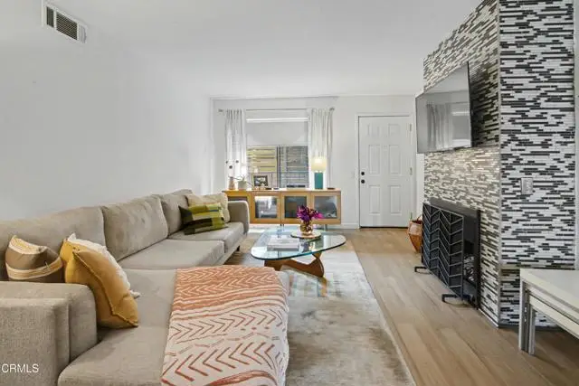 10960 Bluffside  #102, Studio City, CA 91604 - #3