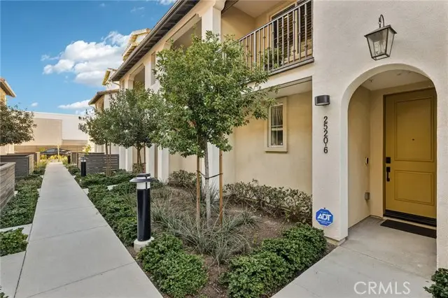 2520 Valentina  #6, Los Angeles, CA 90040 - #2