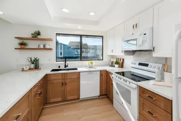 4085 Crystal Dawn  #201, San Diego, CA 92122