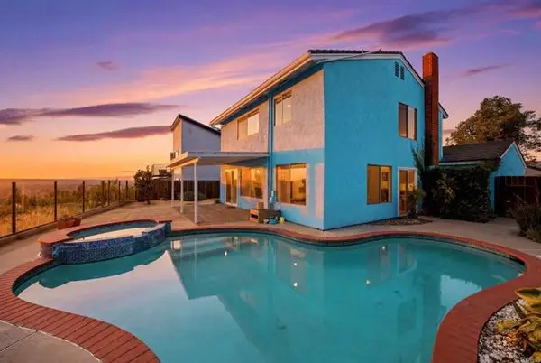 6731 Lofty View, San Diego, CA 92120