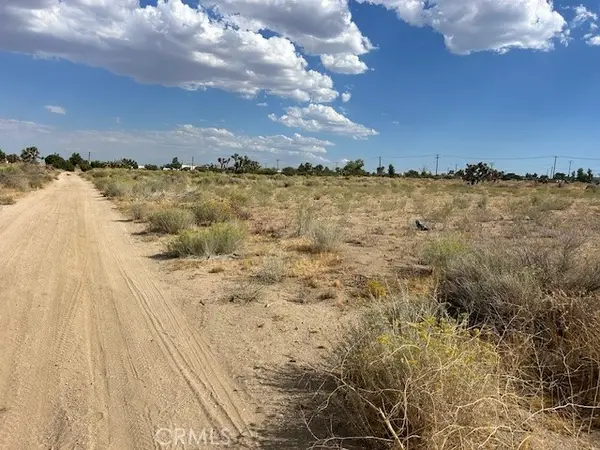 9757 Lebec Road, Phelan, CA 92371