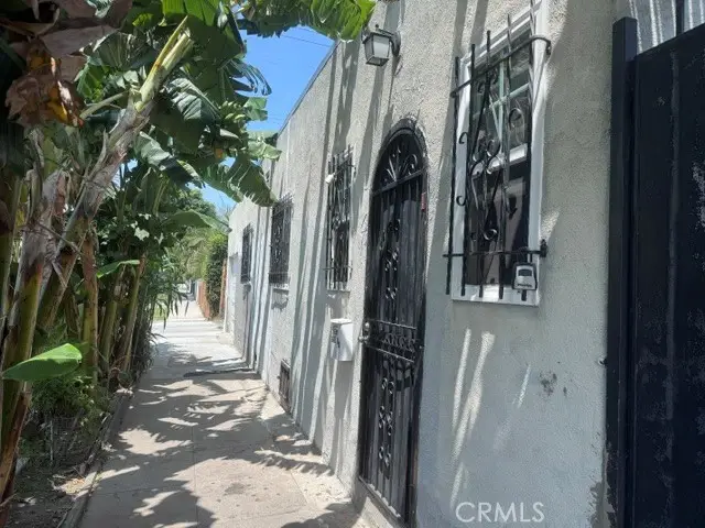 9223 San Pedro, Los Angeles, CA 90003 - #1