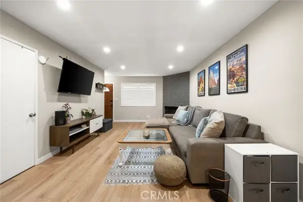 2452 Chelsea Place  #M, Santa Monica, CA 90404