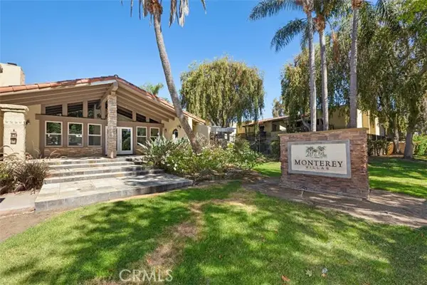 1345 Cabrillo Park  #F04, Santa Ana, CA 92701