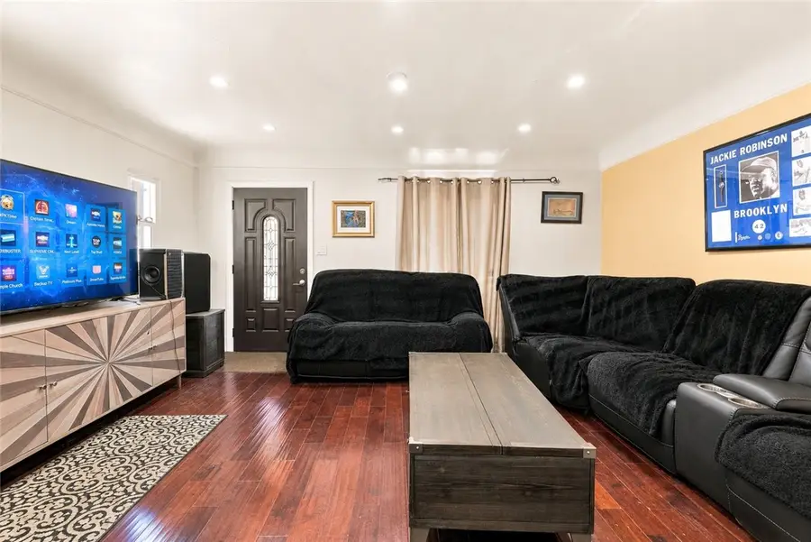 8701 Menlo, Los Angeles, CA 90044 - #3