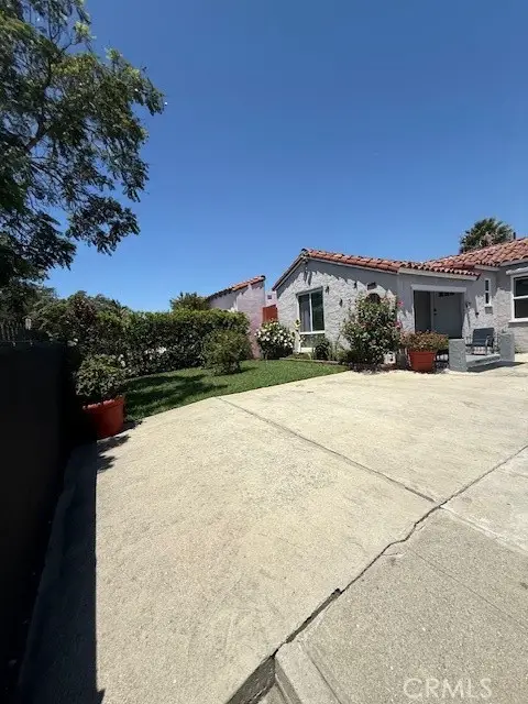 517 110th, Los Angeles, CA 90044