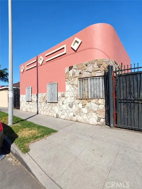 8706 Avalon, Los Angeles, CA 90003