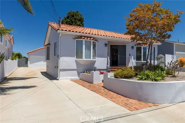 1813 5th Street, Manhattan Beach, CA 90266 - #2