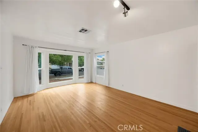 8828 Zeiler Avenue, San Fernando Valley, CA 91331 - #3