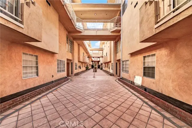 321 W. Queen St. Unit 8, Inglewood, CA 90301 - #3