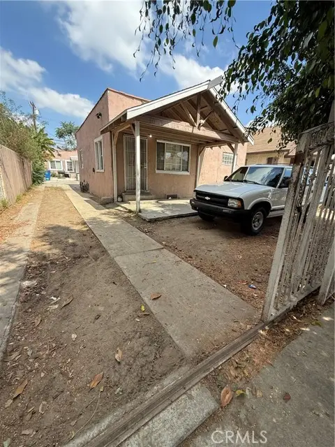 1141 East 50th Street, Los Angeles, CA 90011