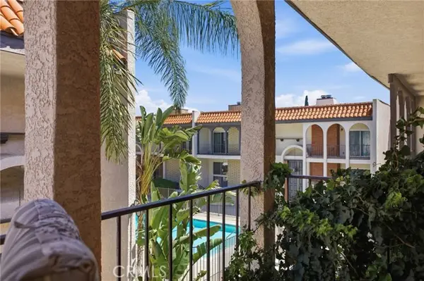 5477 Nestle Avenue  #11, Tarzana, CA 91356