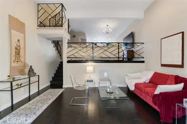 21125 Lassen Street  #2, Chatsworth, CA 91311