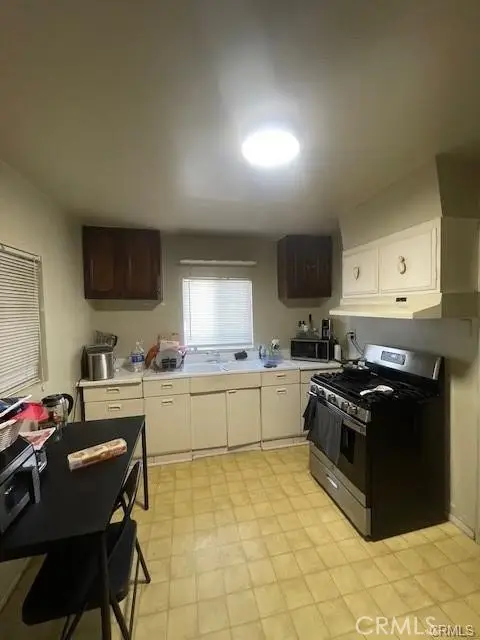 1319 Hollister, San Fernando, CA 91340 - #3