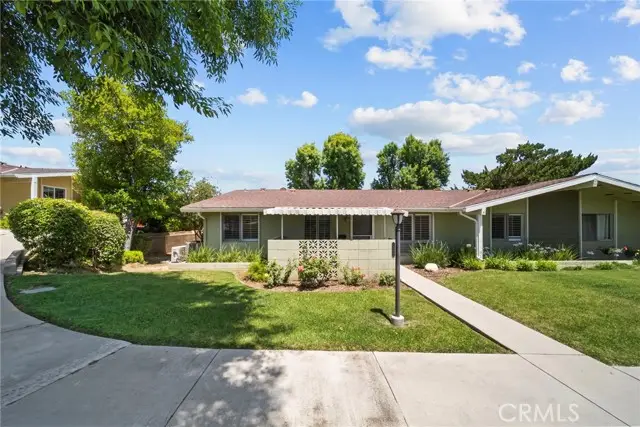 19157 Avenue Of The Oaks  #A, Newhall, CA 91321 - #2