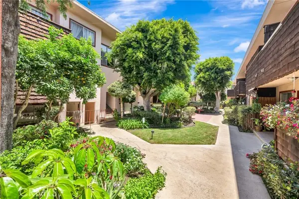 5349 Newcastle  #56, Encino, CA 91316