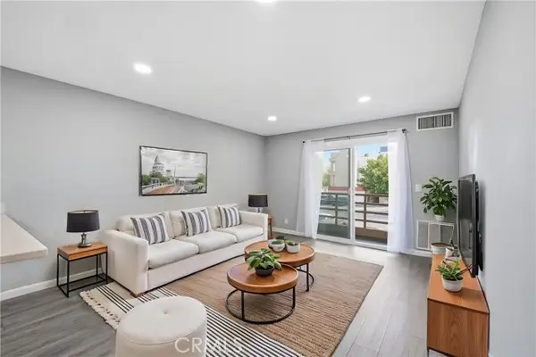 6815 Remmet  #215, Canoga Park, CA 91303