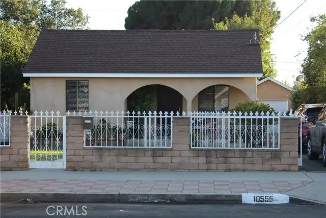 10555 CAYUGA, Pacoima, CA 91331 - #1