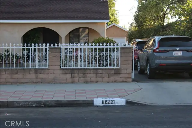 10555 CAYUGA, Pacoima, CA 91331 - #2