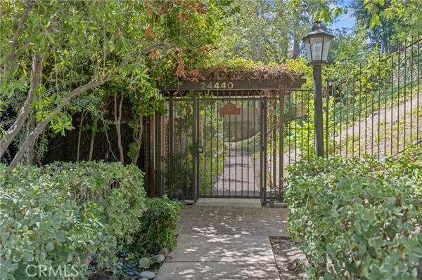 24440 Victory  #15, Woodland Hills, CA 91367