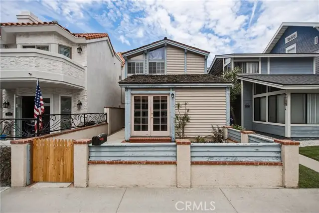 417 8th Street, Huntington Beach, CA 92648 - #2