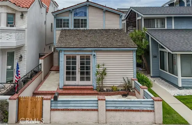 417 8th Street, Huntington Beach, CA 92648 - #3