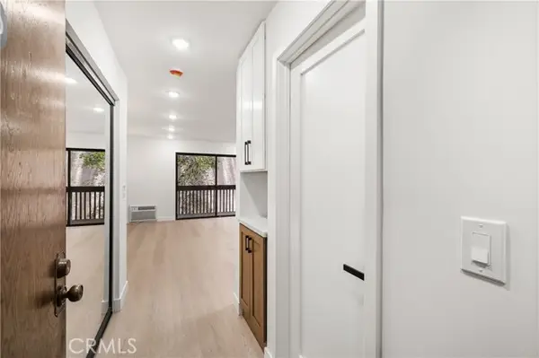22100 Burbank, Woodland Hills, CA 91367