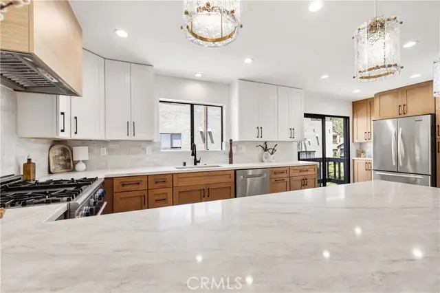 5711 Owensmouth  #125, Woodland Hills, CA 91367 - #2