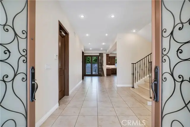 18267 Valley Vista Boulevard, Tarzana, CA 91356 - #2