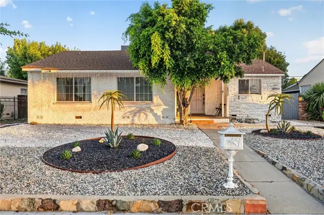 18952 Victory, Tarzana, CA 91335 - #2