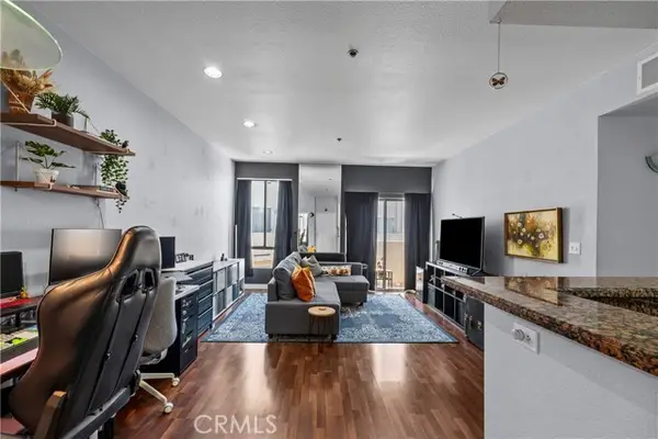 19350 Sherman Way.  #328, Reseda, CA 91335
