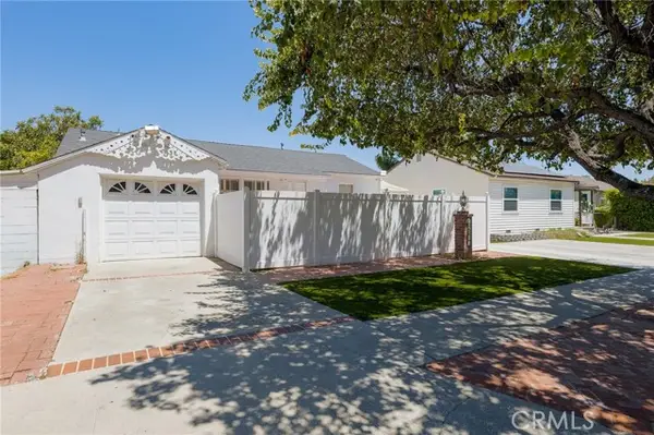 18813 Cantlay St, Reseda, CA 91335