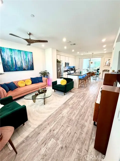 18449 Mural, Northridge, CA 91325