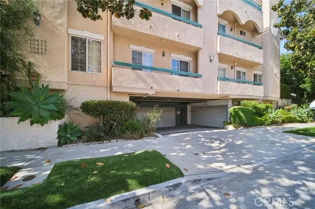 10659 Bloomfield Street, Toluca Lake, CA 91602 - #2