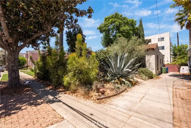 11209 La Maida, North Hollywood, CA 91601 - #1