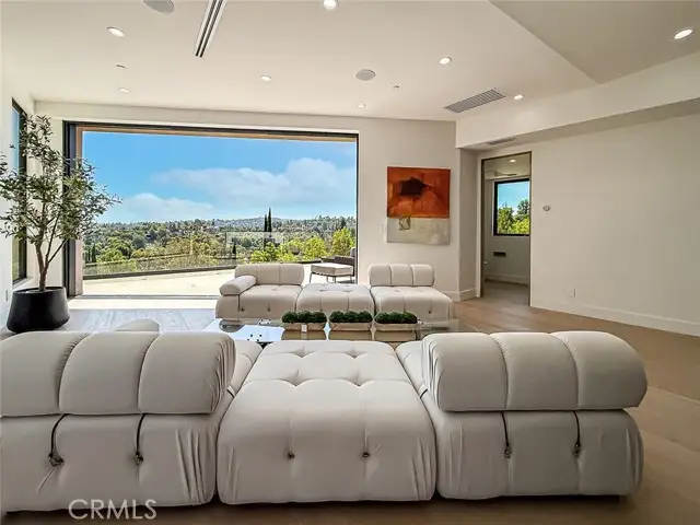 5130 Medina, Woodland Hills, CA 91364 - #1