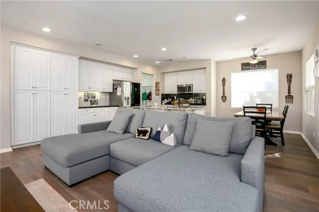 21716 Propello, Saugus, CA 91350 - #2