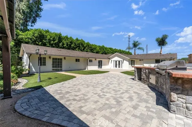 22720 Oxnard Street, Woodland Hills, CA 91367 - #2
