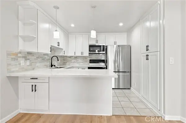 6815 Remmet Avenue  #212, Canoga Park, CA 91303