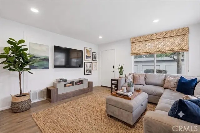 1346 Hillcrest  #40, Thousand Oaks, CA 91362 - #2