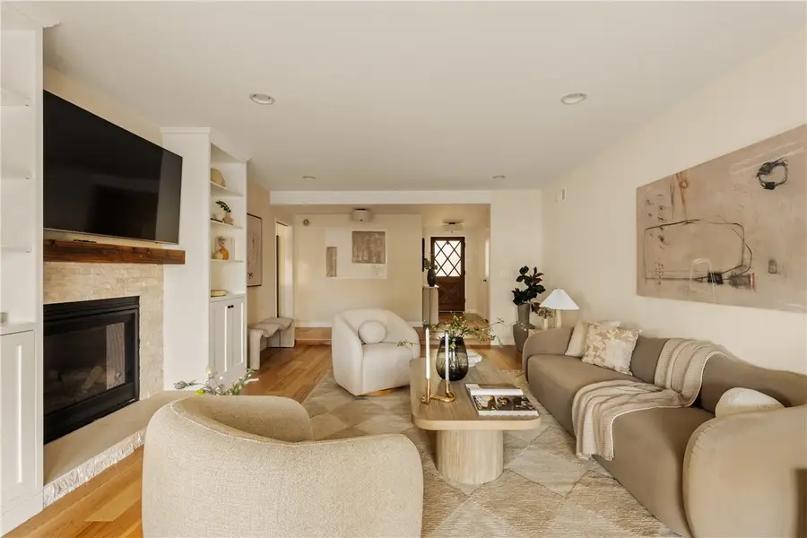 23642 Oxnard, Woodland Hills, CA 91367 - #3