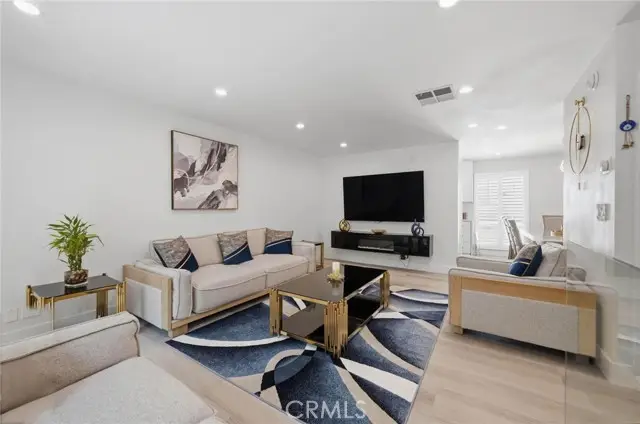 9927 Independence Avenue  #C, Chatsworth, CA 91311 - #3