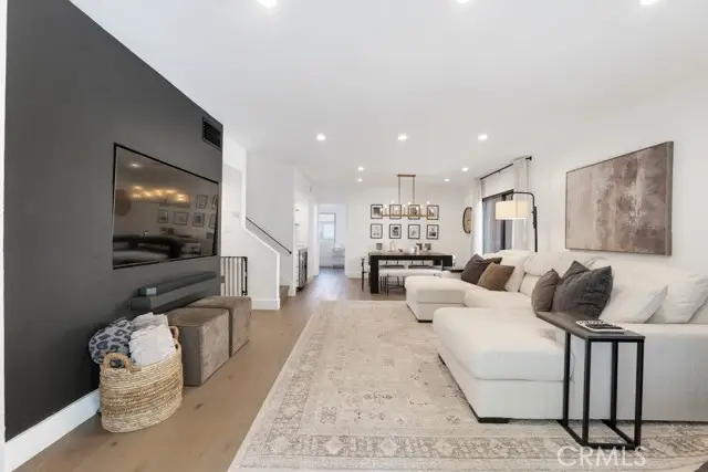 21931 Burbank Boulevard  #25, Woodland Hills, CA 91367 - #3