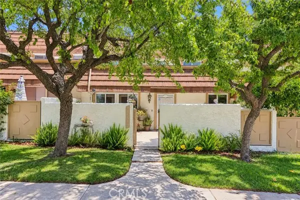 10161 Larwin Avenue  #3, Chatsworth, CA 91311
