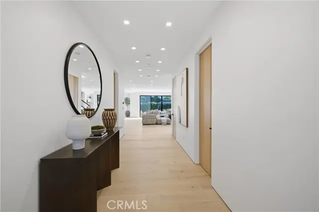 22518 Burbank, Woodland Hills, CA 91367 - #2